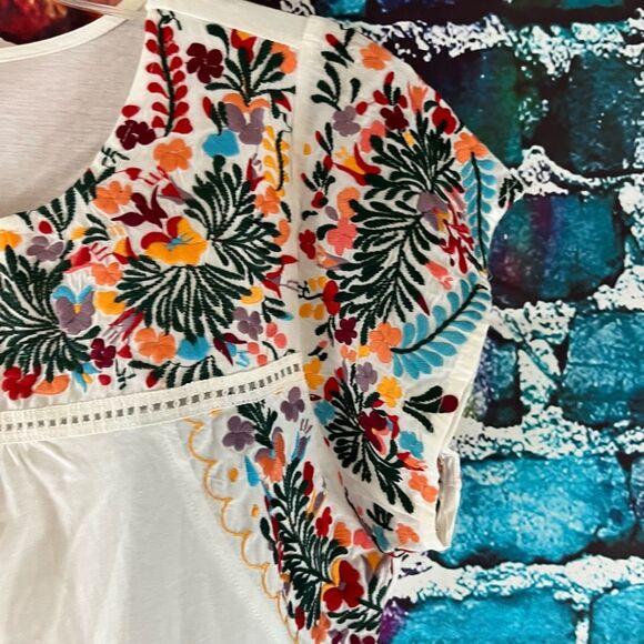 Anthropologie Tiny Tatum Embroidered Blouse Floral Embroidery NWT Size Medium Sh - Picture 4 of 7